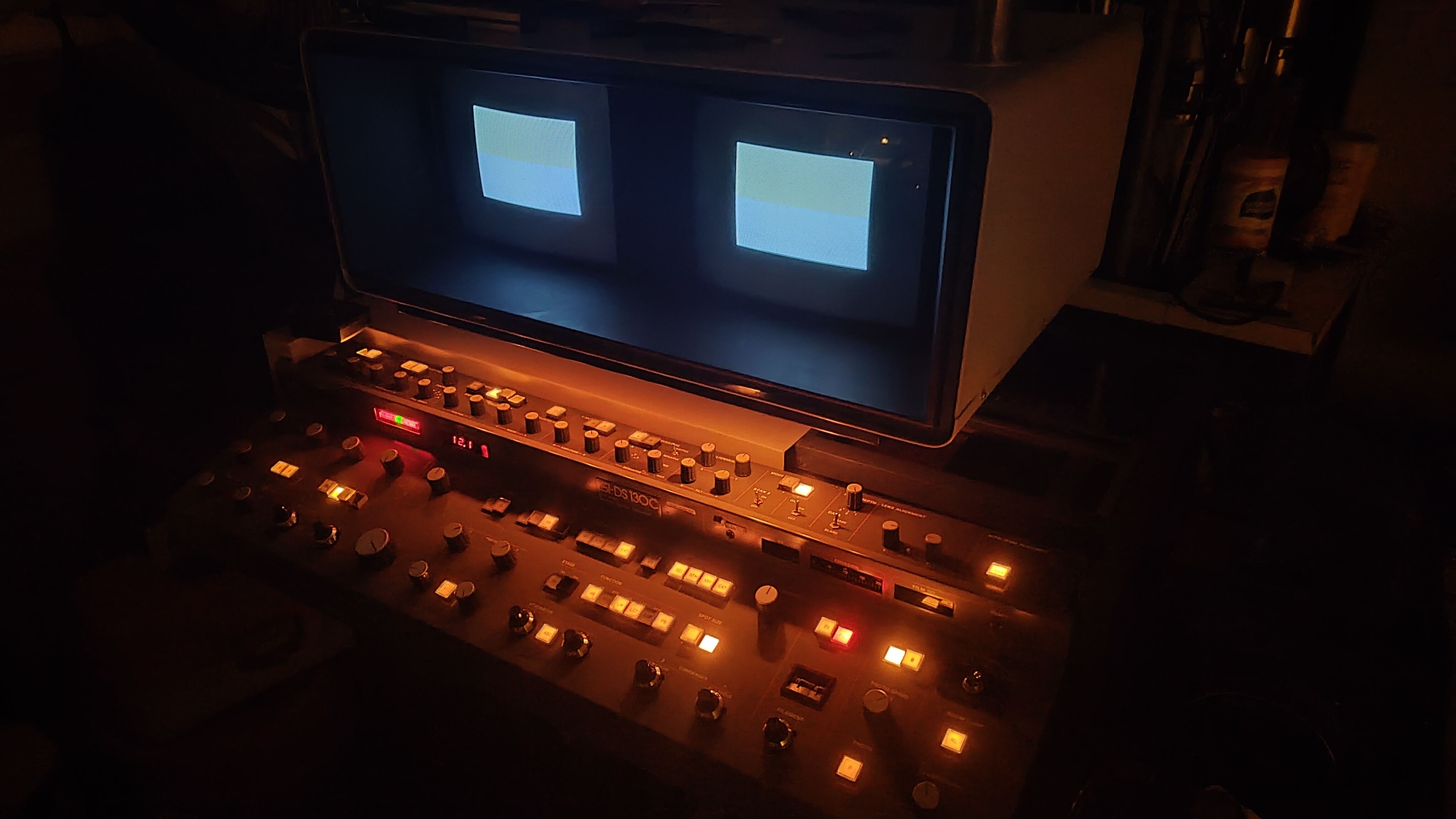 ISI DS-130C SEM